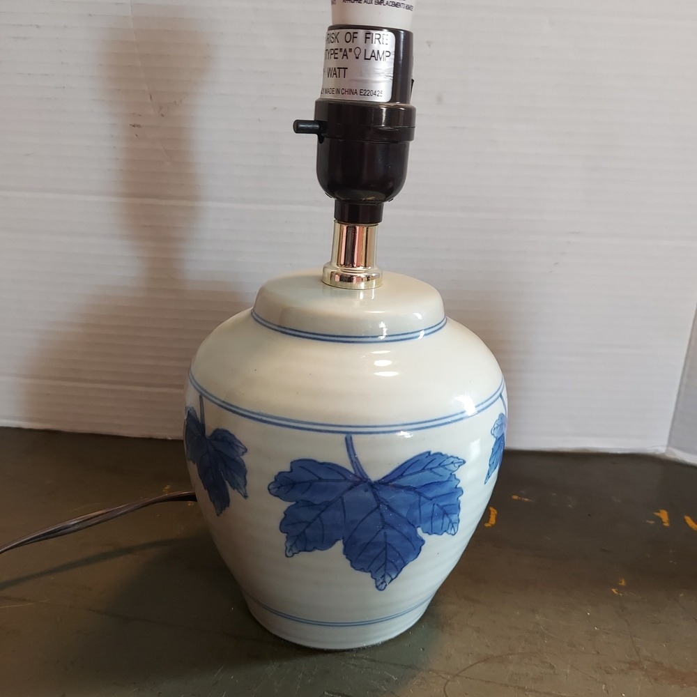 Blue and White Ceramic Ginger Jar Table Lamp Grape Leaf Chinoiserie 9.5x5.5in